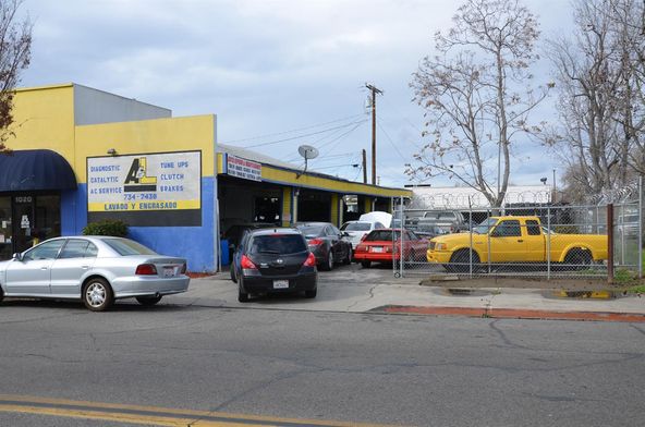 1020 E Acequia Ave, Visalia, CA 93292